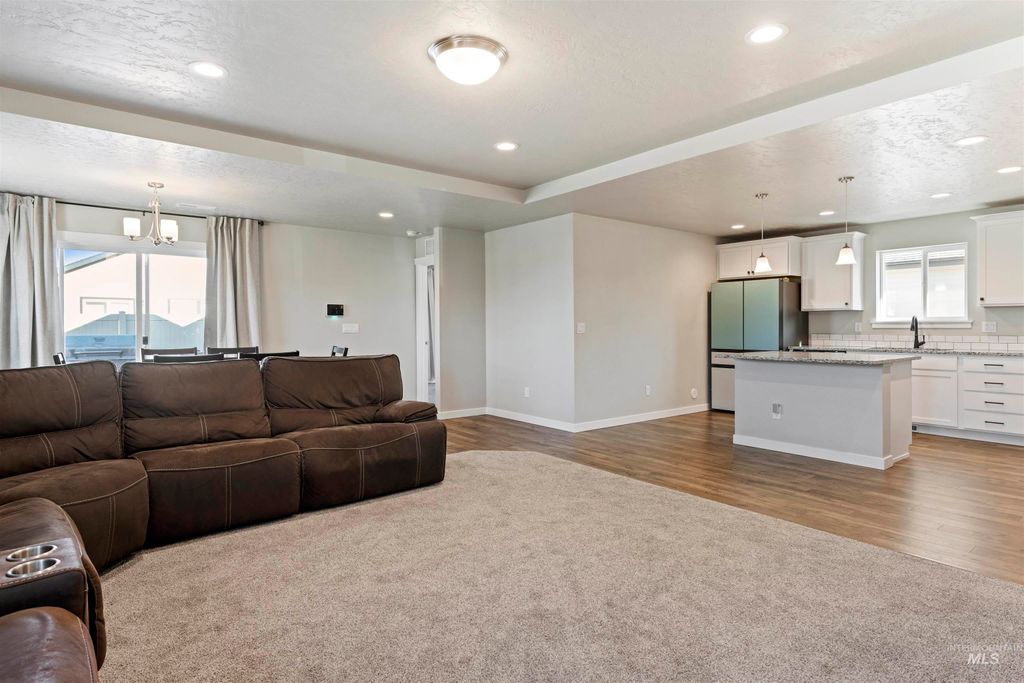 Photo of 12452 Shadow River St, Caldwell, ID 83607 (MLS # 98969124)