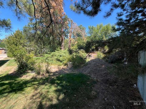 Photo of 601 W Beeson St, Boise, ID 83706 (MLS # 98958399)