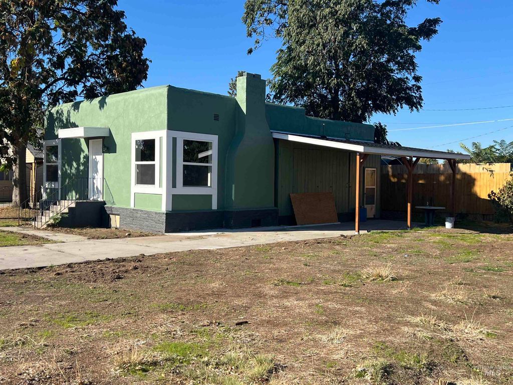 Photo of 687 NW 2nd St, Ontario, OR 97914 (MLS # 98963897)