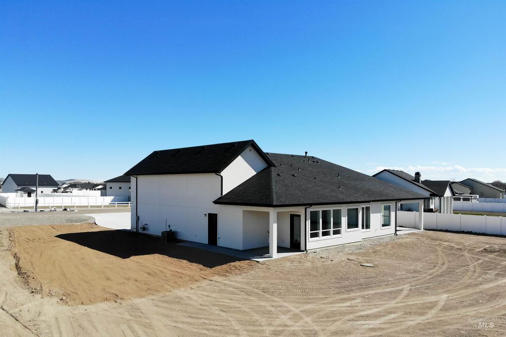 Photo of 4300 NW Purple Sage Cir, Mountain Home, ID 83647 (MLS # 98941310)