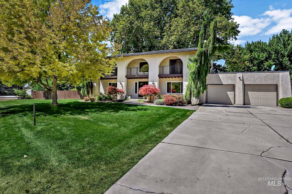 Photo of 1067 N Arlington Dr, Eagle, ID 83616 (MLS # 98954392)