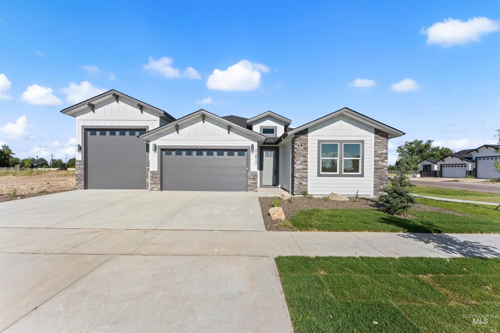 Photo of 21812 Akira, Star, ID 83669 (MLS # 98994364)