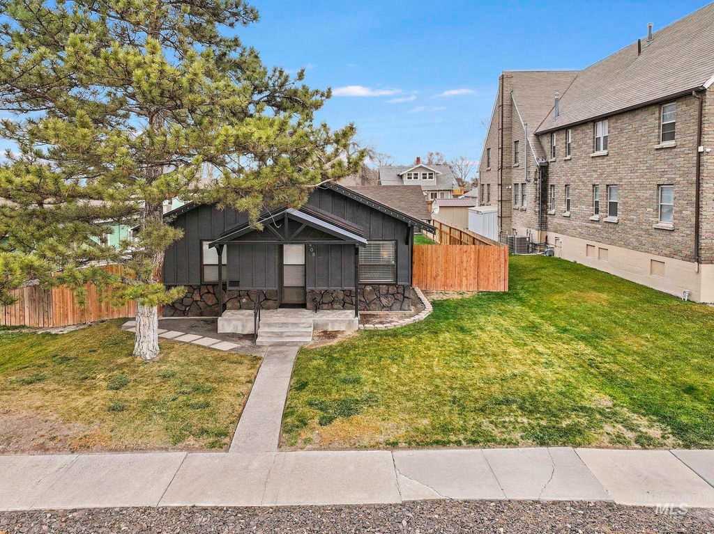 Photo of 408 9th Avenue N, Buhl, ID 83316 (MLS # 98969896)