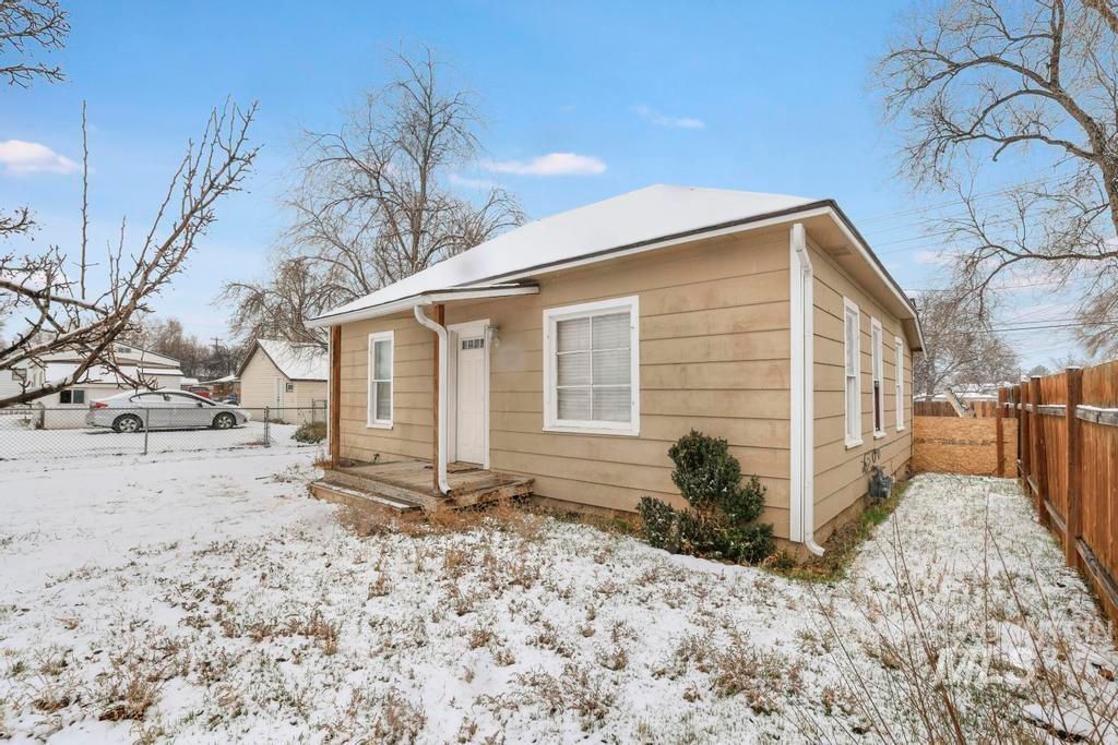 Photo of 419 Van Buren Street, Twin Falls, ID 83301 (MLS # 98973370)