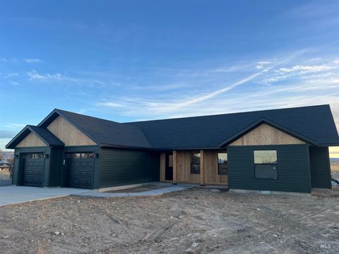 Photo of 1506 Tverdy Ln, Buhl, ID 83316 (MLS # 98971323)
