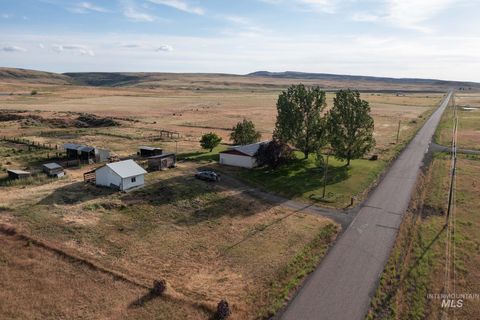 Photo of 3115 Farm To Market Rd, Midvale, ID 83645 (MLS # 98989415)