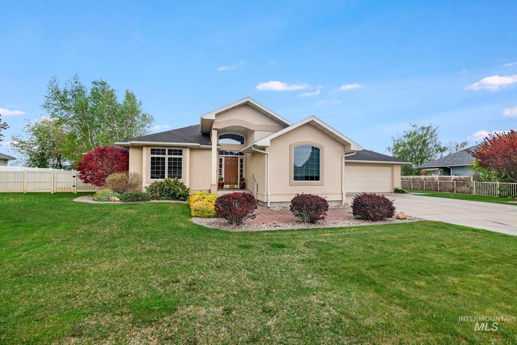 Photo of 389 Greenbrier Dr, Heyburn, ID 83336 (MLS # 98983321)