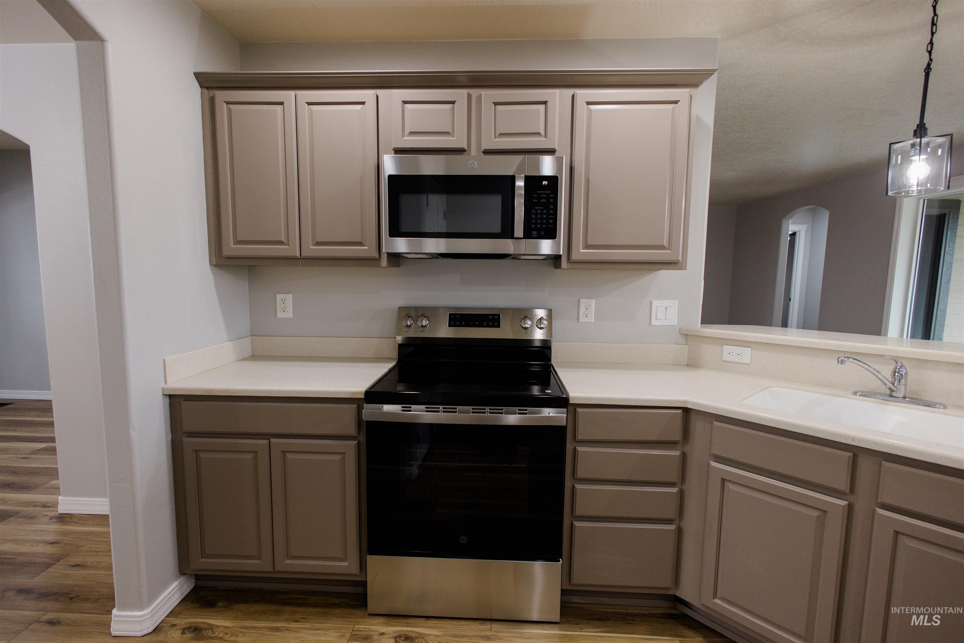 250 NE Greystone Loop