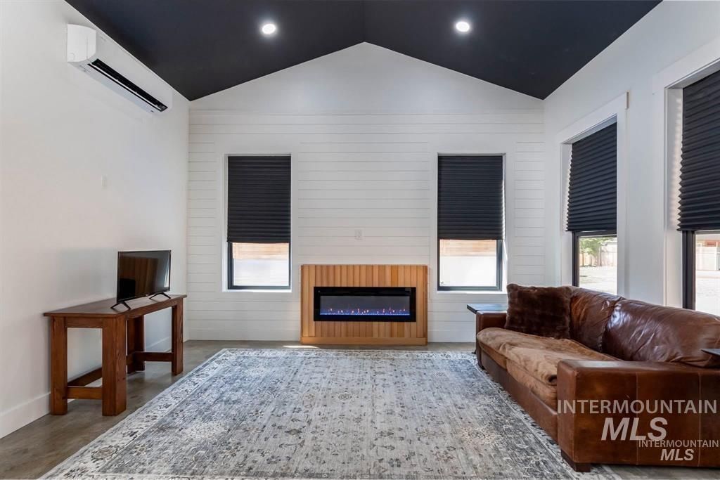 Photo of 119 Locust St, Horseshoe Bend, ID 83629 (MLS # 98976798)