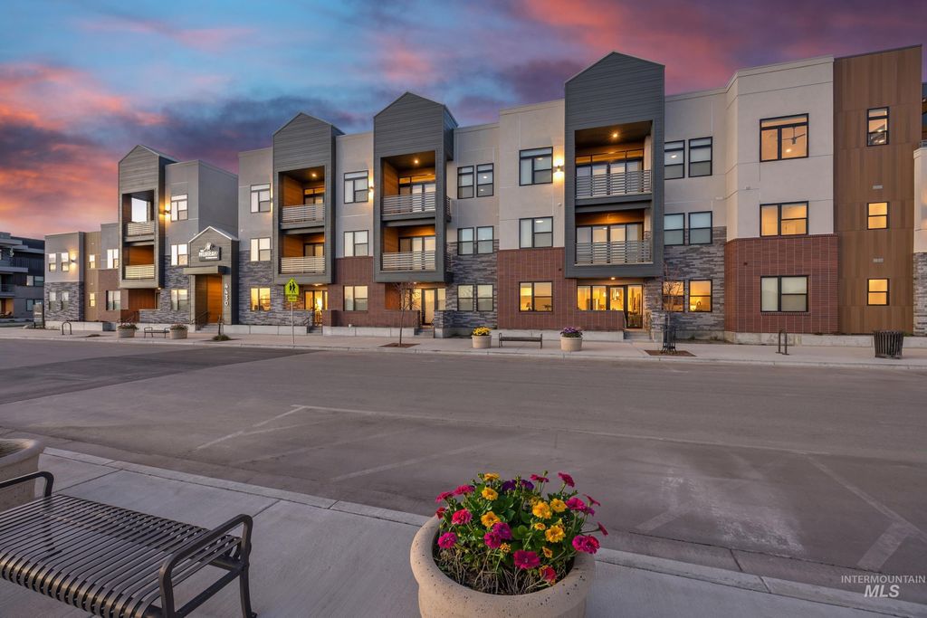 Photo of 4430 E Haystack St #308, Boise, ID 83716 (MLS # 98982376)