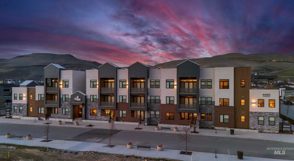 Photo of 4430 E Haystack St #308, Boise, ID 83716 (MLS # 98982376)