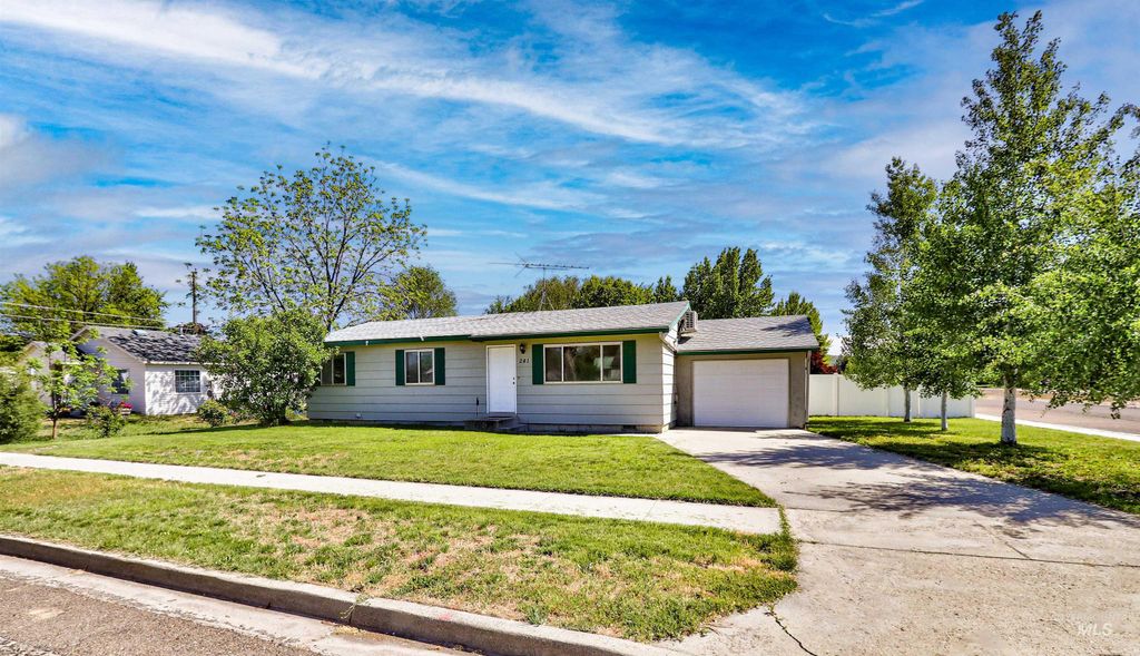 Photo of 241 W 6th ST, Emmett, ID 83617 (MLS # 98985403)