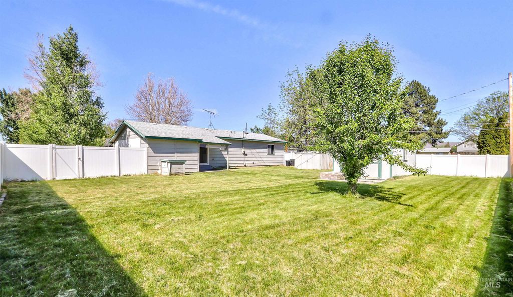 Photo of 241 W 6th ST, Emmett, ID 83617 (MLS # 98985403)