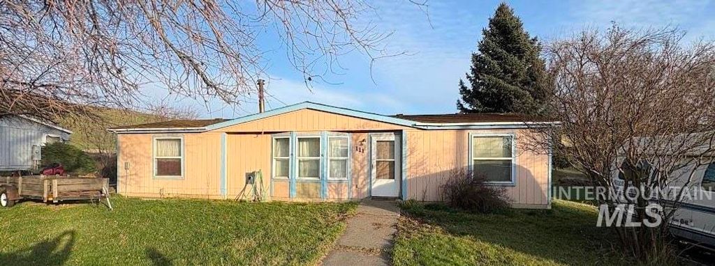 Photo of 111 Throop St, Colfax, WA 99111 (MLS # 98970449)