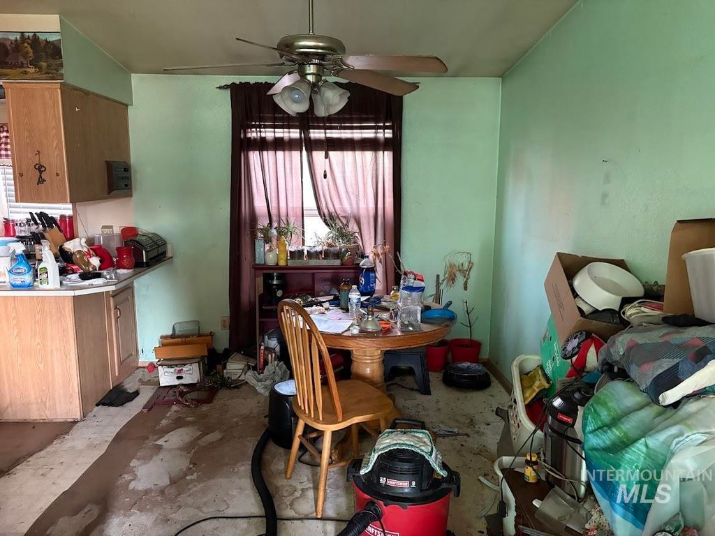 Photo of 111 Throop St, Colfax, WA 99111 (MLS # 98970449)