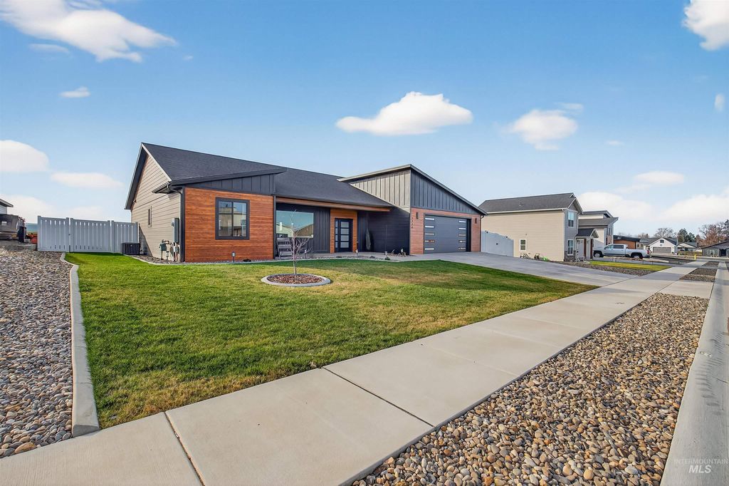 Photo of 2226 Powers Drive, Lewiston, ID 83501 (MLS # 98973246)