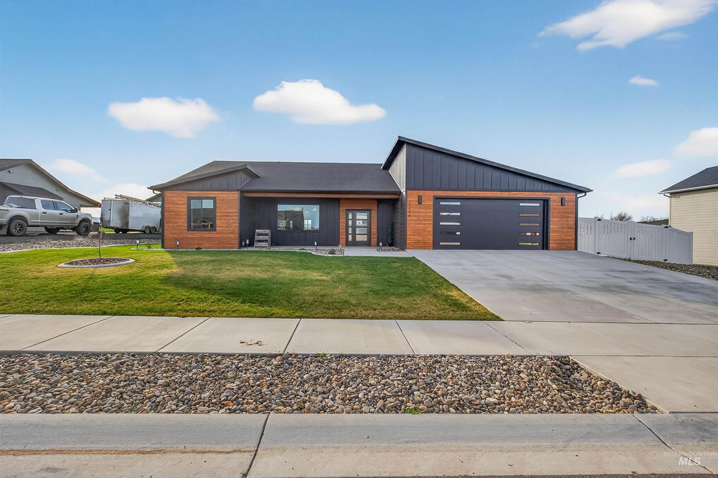 Photo of 2226 Powers Drive, Lewiston, ID 83501 (MLS # 98973246)