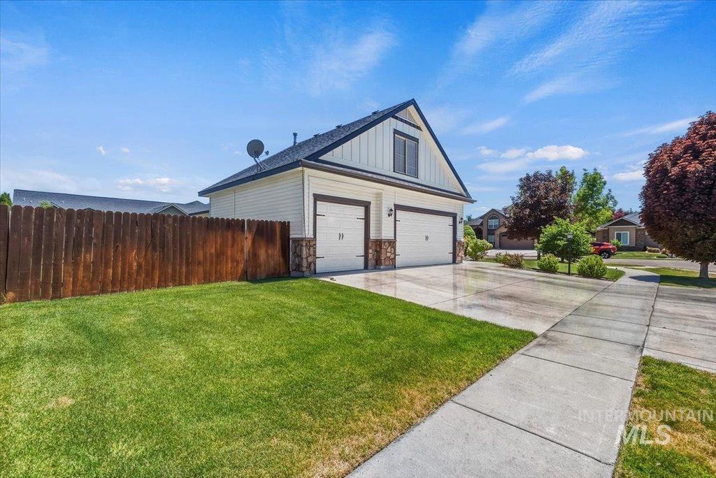 Photo of 2229 W Rock Creek Dr, Nampa, ID 83686 (MLS # 98991401)