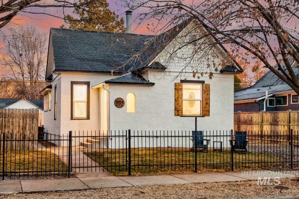 Photo of 1904 N 16th St, Boise, ID 83702 (MLS # 98982917)