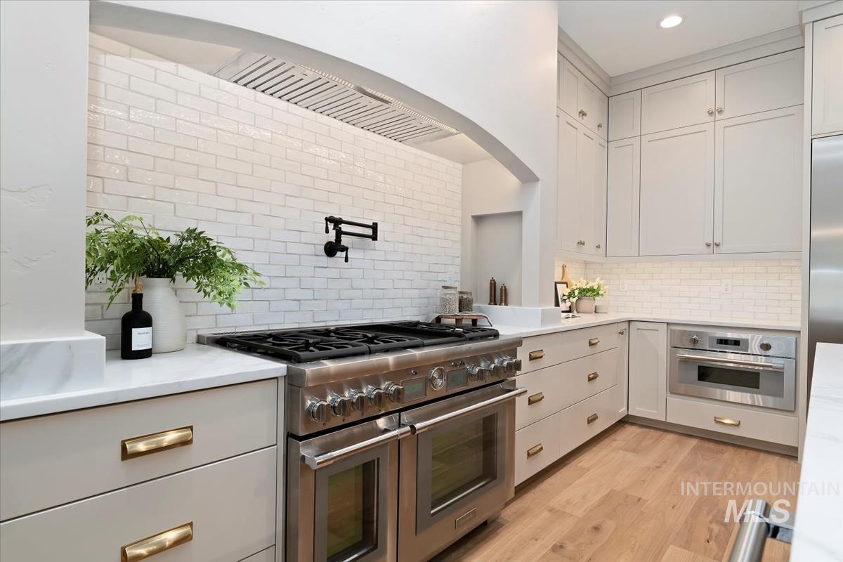 196 N Timber Wolf Pl