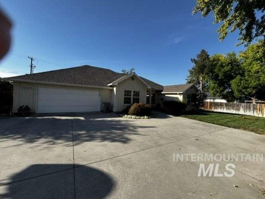 7023 W EVERETT ST, BOISE, ID 83704 - Image b6be142e2ce01a140c48e34cb5dcffec/3042033510