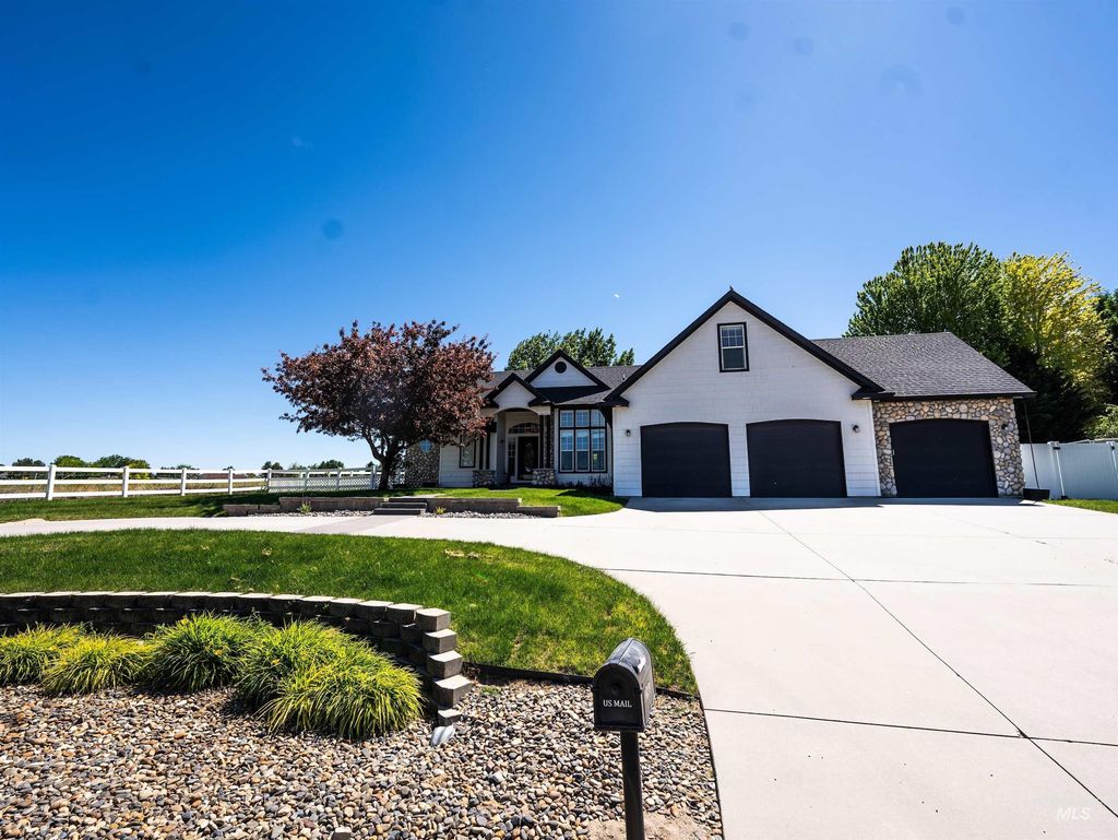 Photo of 15210 Widgeon Ave, Caldwell, ID 83607 (MLS # 98970300)