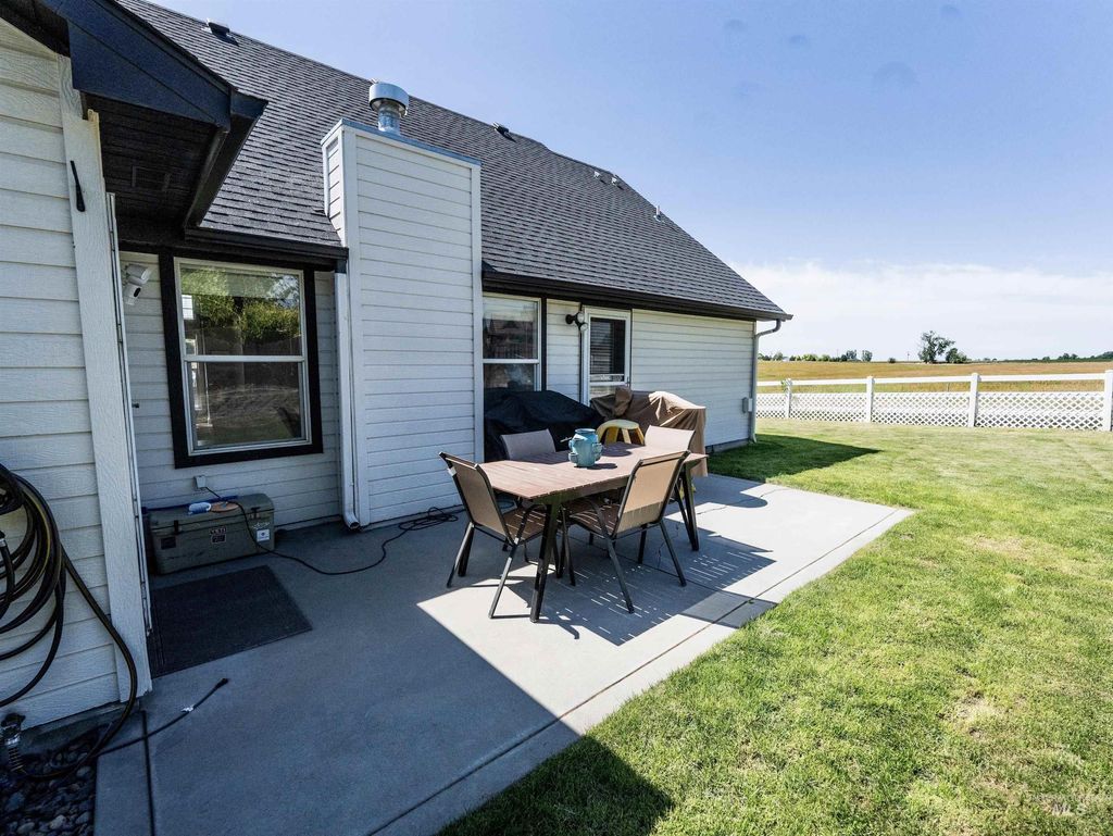 Photo of 15210 Widgeon Ave, Caldwell, ID 83607 (MLS # 98970300)