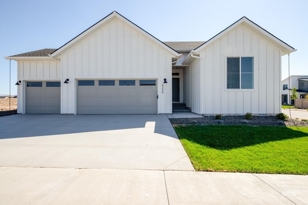 Photo of 3695 W Piscina Dr, Meridian, ID 83642 (MLS # 98975533)