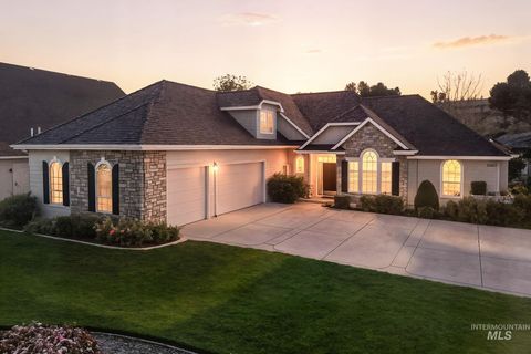 Photo of 1007 W Oakhampton Drive, Eagle, ID 83616 (MLS # 98977905)