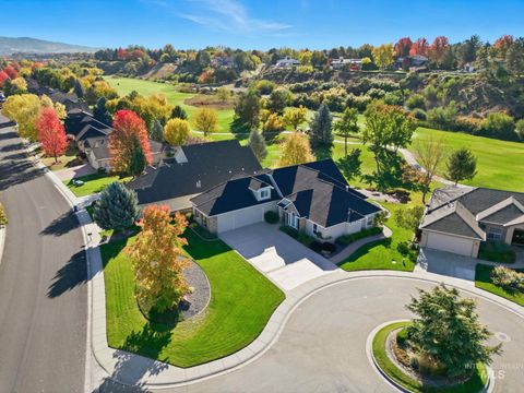 Photo of 1007 W Oakhampton Drive, Eagle, ID 83616 (MLS # 98977905)