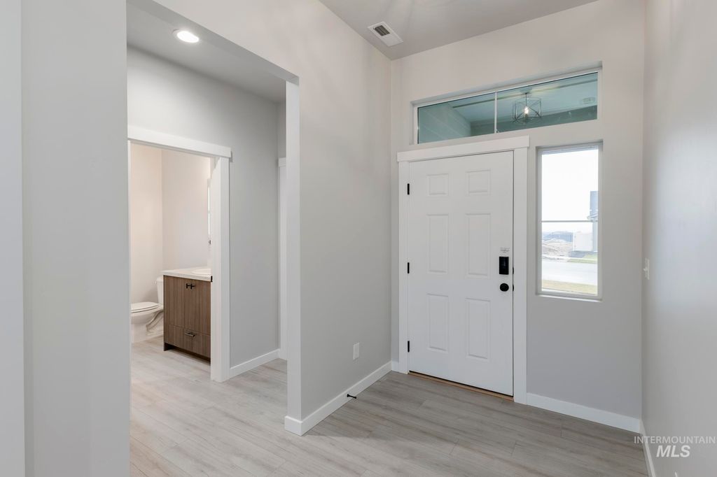 Photo of 3877 E Jamestown Dr, Nampa, ID 83686 (MLS # 98974371)