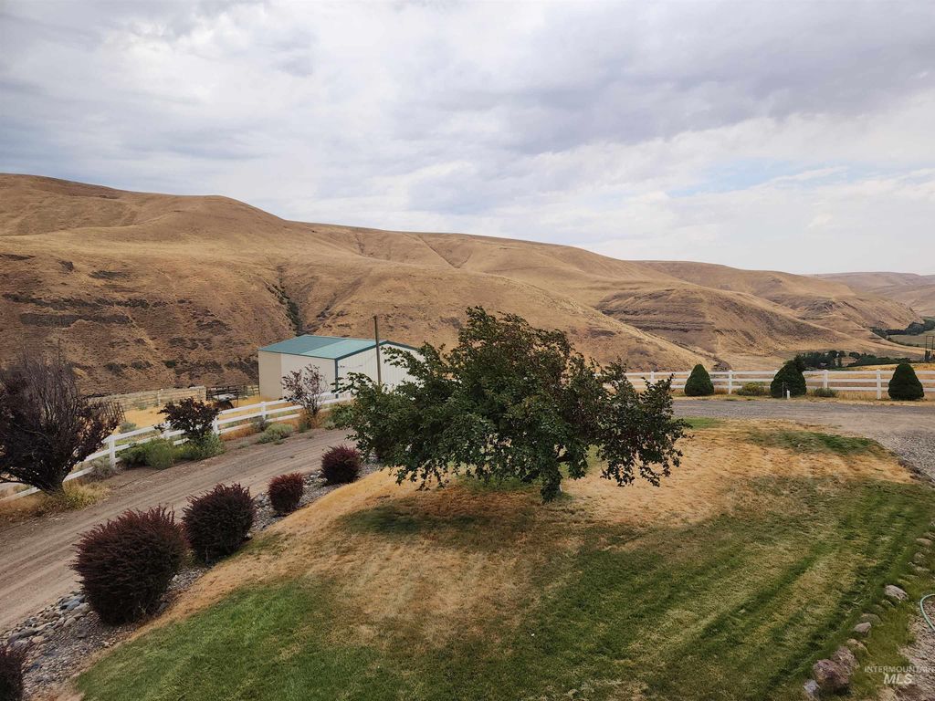 Photo of 2871 Hwy 12, Clarkston, WA 99403 (MLS # 98990877)
