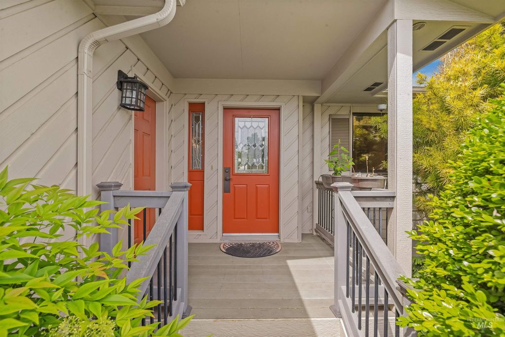Photo of 544 Crestline Circle Dr, Lewiston, ID 83501 (MLS # 98988826)