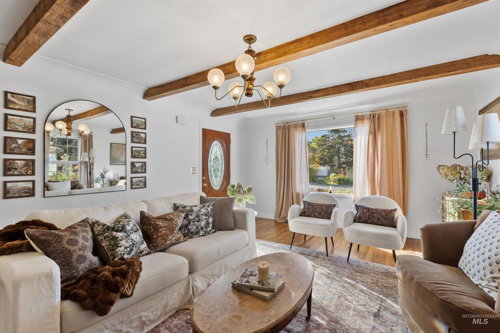 Photo of 2203 S 10th Ave, Caldwell, ID 83605 (MLS # 98966355)