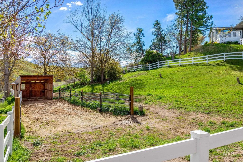 Photo of 6621 E Willow Ave, Nampa, ID 83687 (MLS # 98983020)