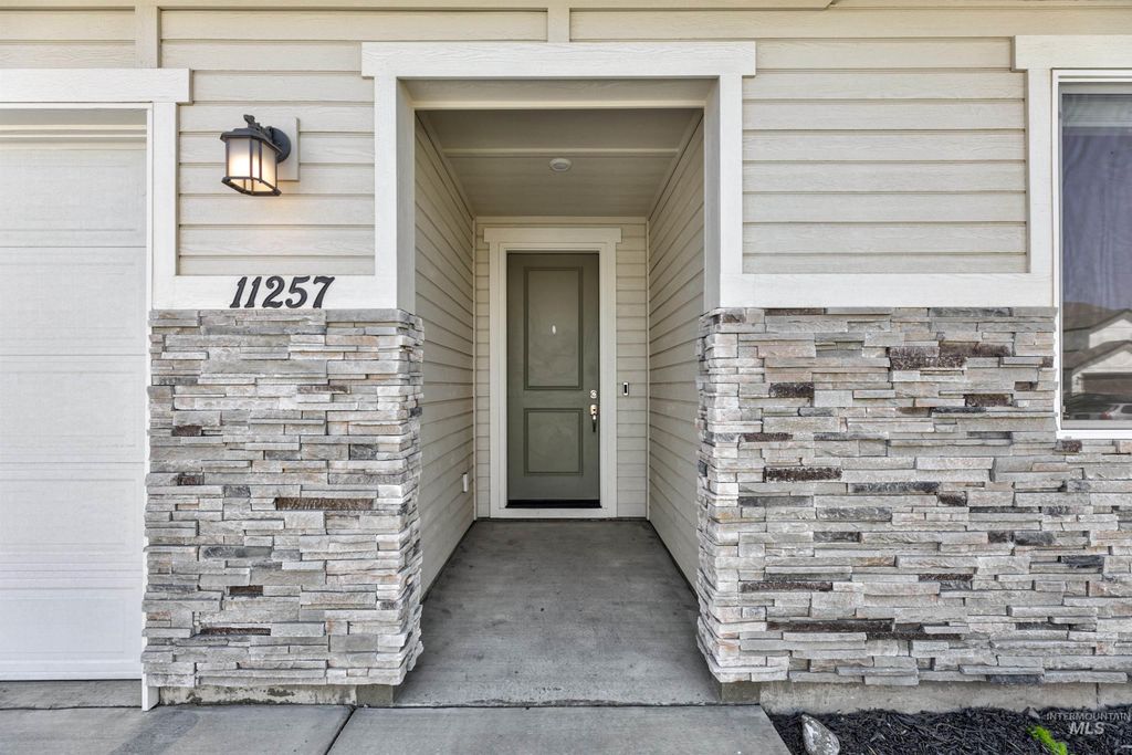 Photo of 11257 Aspen Hill Dr, Caldwell, ID 83605 (MLS # 98967745)