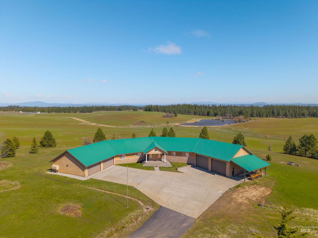 Photo of 3592 Freeman Ck Rd, Lenore, ID 83541 (MLS # 98981943)