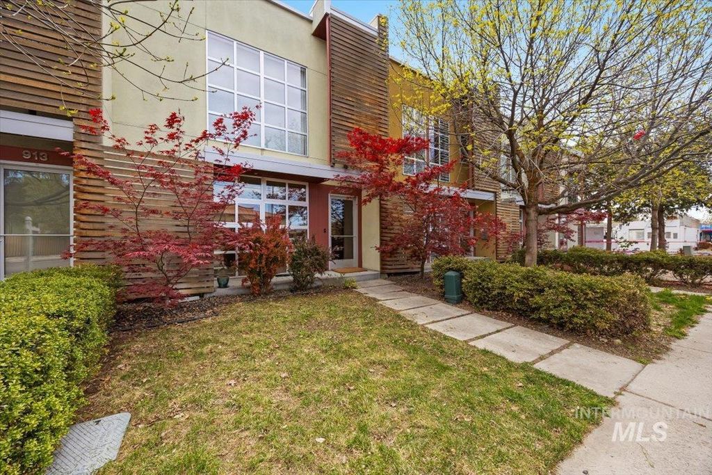 Photo of 925 W Iowa St, Boise, ID 83706 (MLS # 98981555)