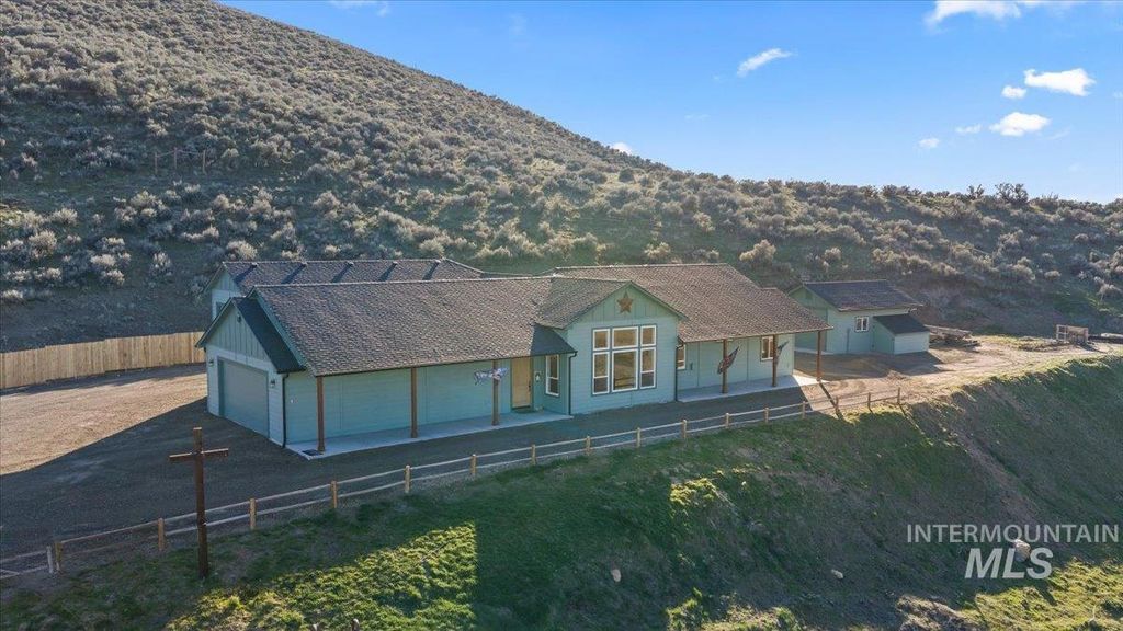 Photo of 5225 Hidden Hollow Ln, Emmett, ID 83617 (MLS # 98979813)