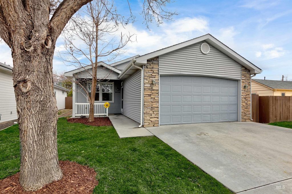 Photo of 9448 W Granger Ct, Boise, ID 83704 (MLS # 98976827)