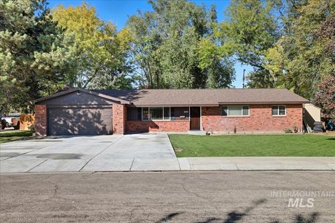 Photo of 336 W Sheridan Ave, Nampa, ID 83686 (MLS # 98965052)