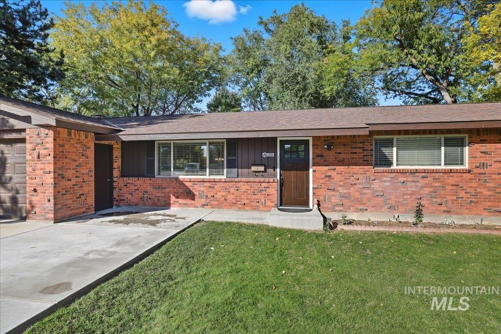 Photo of 336 W Sheridan Ave, Nampa, ID 83686 (MLS # 98965052)