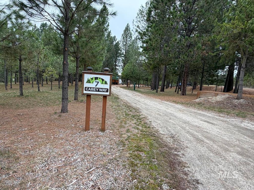 Photo of 7 Carey Way, Cascade, ID 83611 (MLS # 98980085)