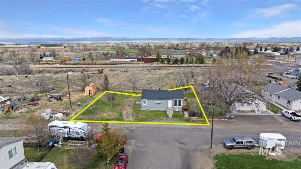 Photo of 532 W 2nd Ave, Gooding, ID 83330 (MLS # 98972331)