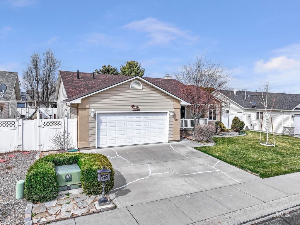 Photo of 265 Cedar Park Cir, Twin Falls, ID 83301 (MLS # 98961006)