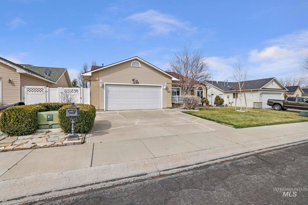 Photo of 265 Cedar Park Cir, Twin Falls, ID 83301 (MLS # 98961006)