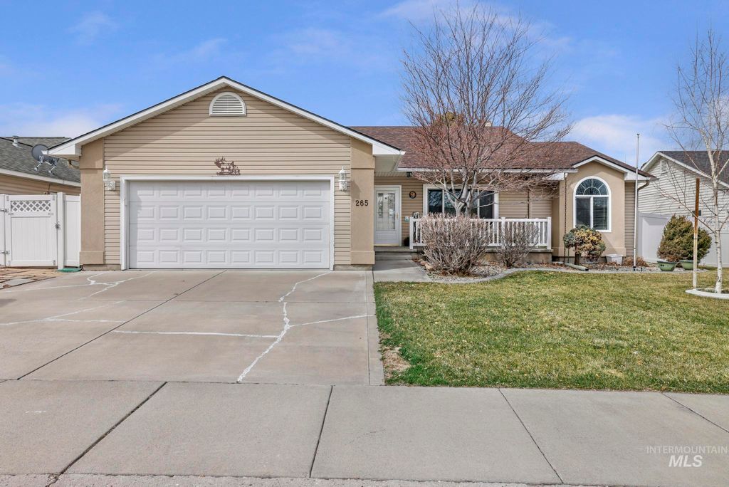 Photo of 265 Cedar Park Cir, Twin Falls, ID 83301 (MLS # 98961006)