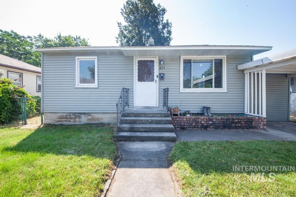 Photo of 829 Diagonal, Clarkston, WA 99403 (MLS # 98959953)