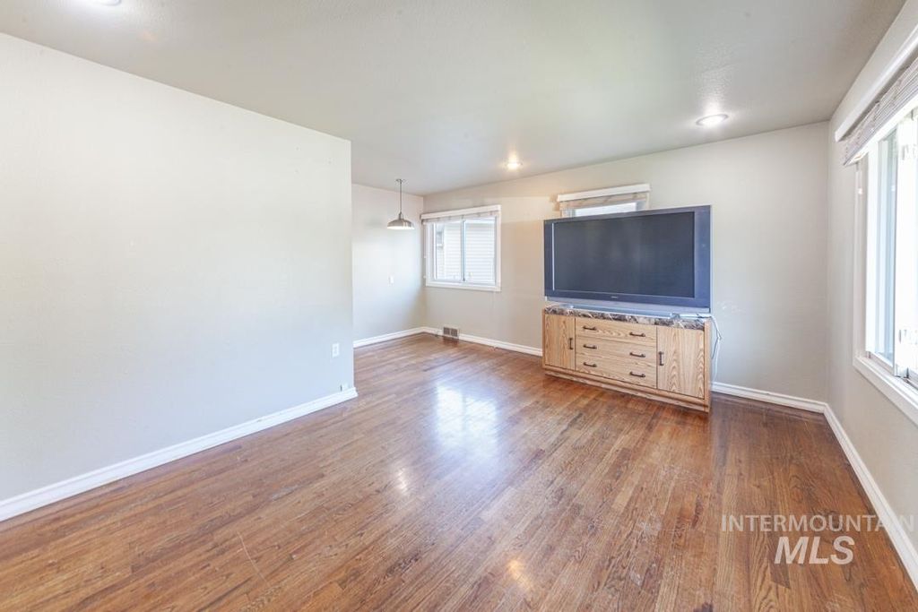 Photo of 829 Diagonal, Clarkston, WA 99403 (MLS # 98959953)