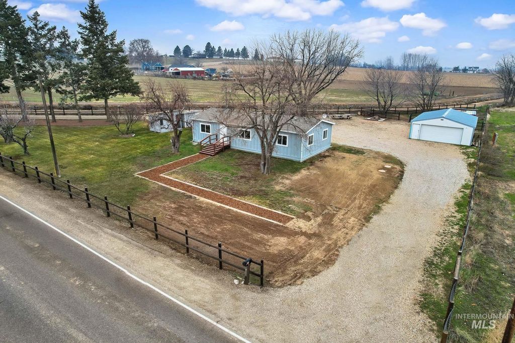 Photo of 19391 Pride Ln, Caldwell, ID 83607 (MLS # 98973710)